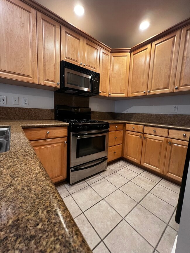Building Photo - 11048 La Maida St