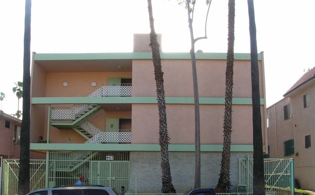 Building Photo - 947 S Westmoreland Ave