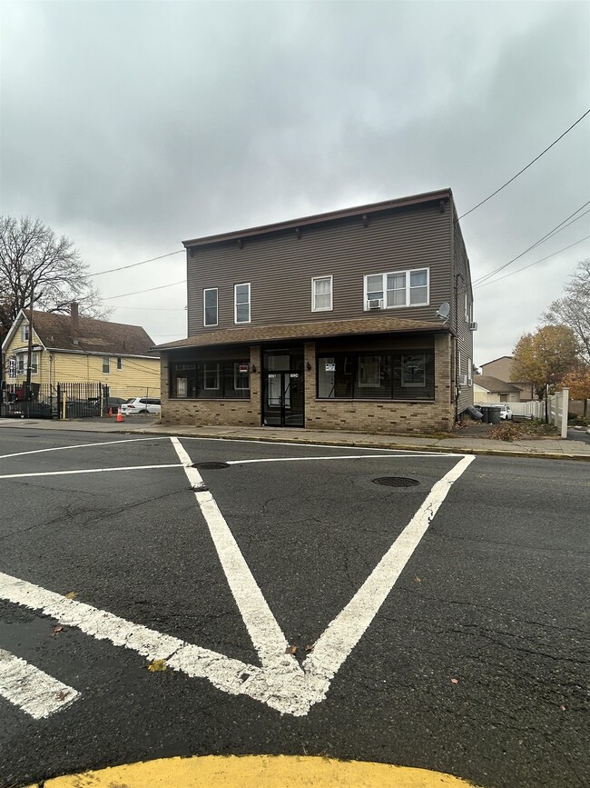 Building Photo - 1524 Union Turnpike