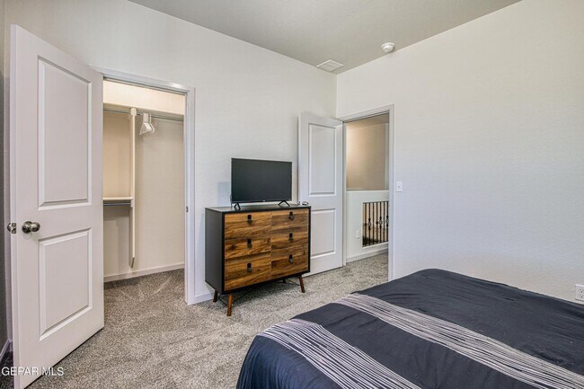 Foto del edificio - Santa Teresa Duplex -3 bed/1 bath -ALL Uti...