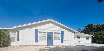 Building Photo - 2480 Cardinal Ln