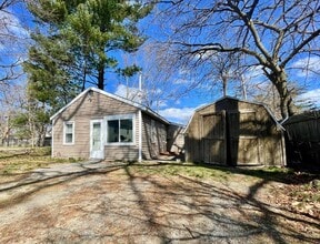 Building Photo - 930 Emerson Ave