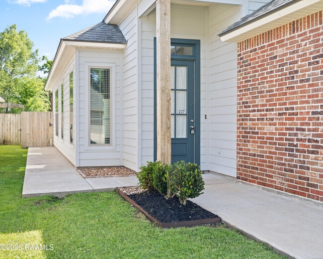 Foto del edificio - 237 Twin Meadow Ln