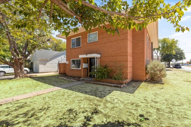 Building Photo - 5837 Locke Ave