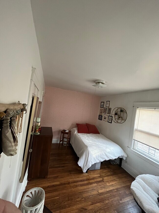 Foto del edificio - 2671 E 128th St