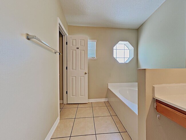 Building Photo - 1011 Red Alder Cir