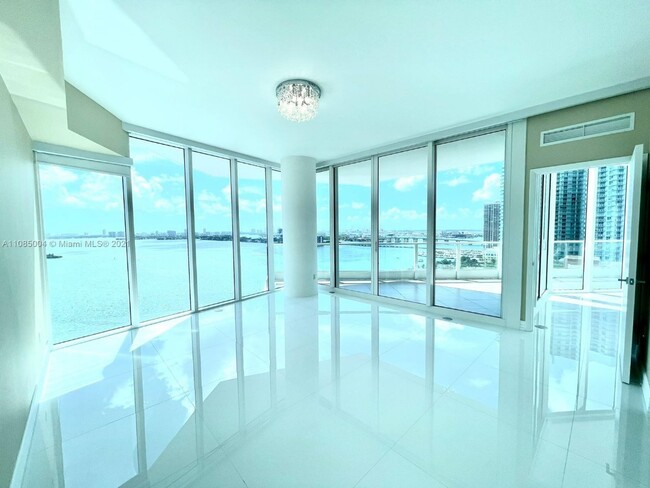 Foto del edificio - 2020 N Bayshore Dr