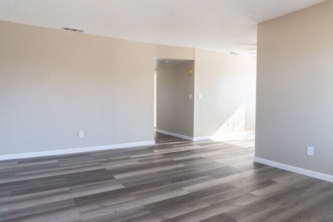 Building Photo - 825 Capehart Ct