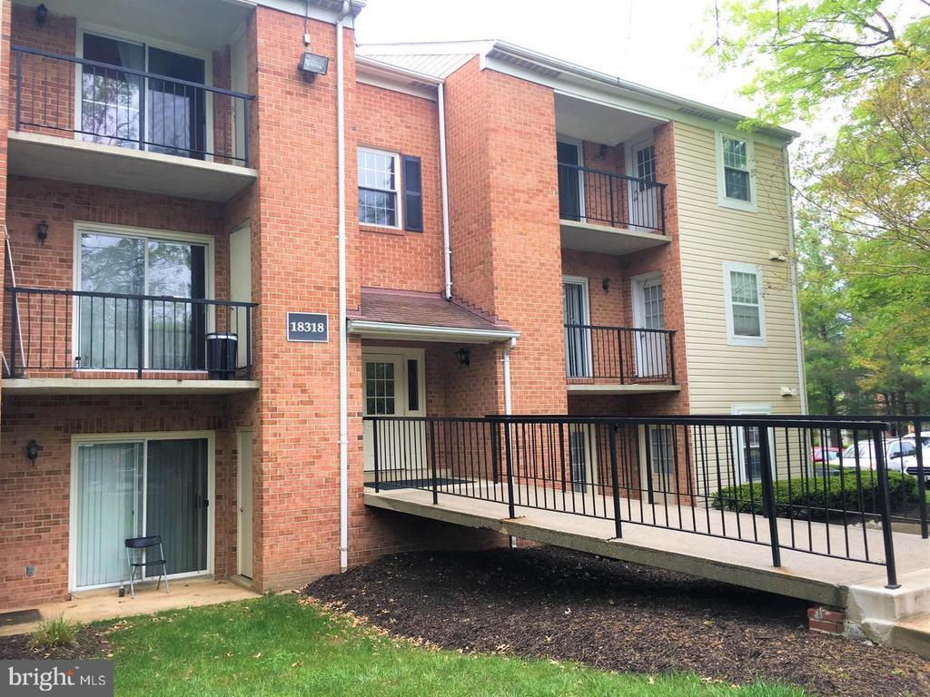 Foto principal - 18318 Streamside Dr