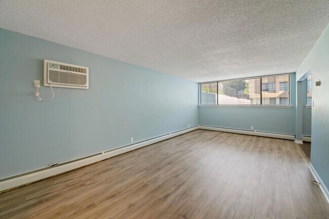 Foto del edificio - 1770 Bryant Ave S
