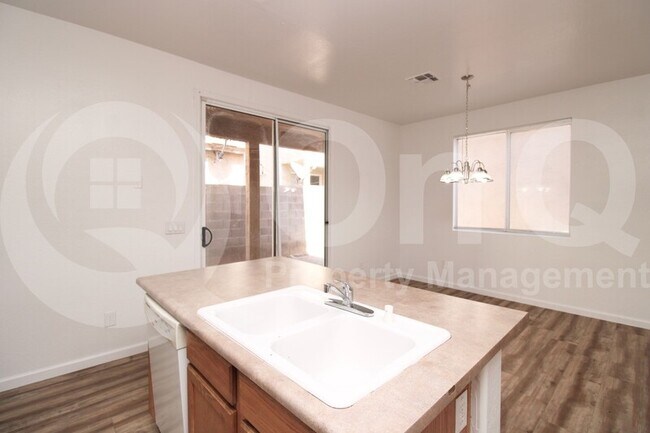 Building Photo - 5330 W Warner St