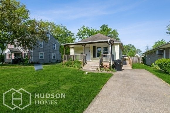 Building Photo - AVAILABLE NOW! - 127 Warren Ave, Elyria, O...