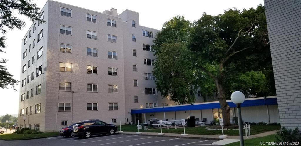 Foto principal - 893 Farmington Ave