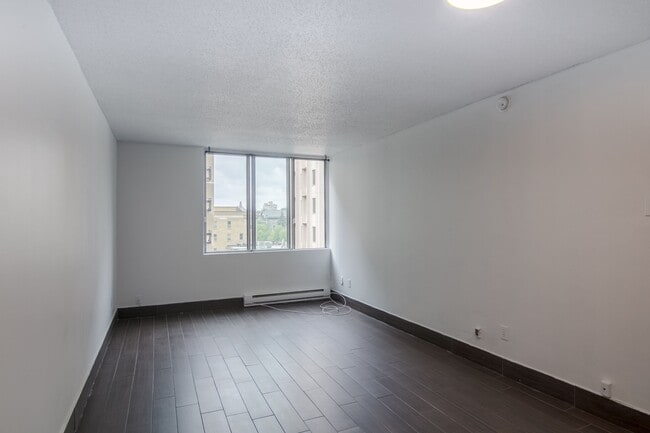 Building Photo - 2285 Rue St Mathieu