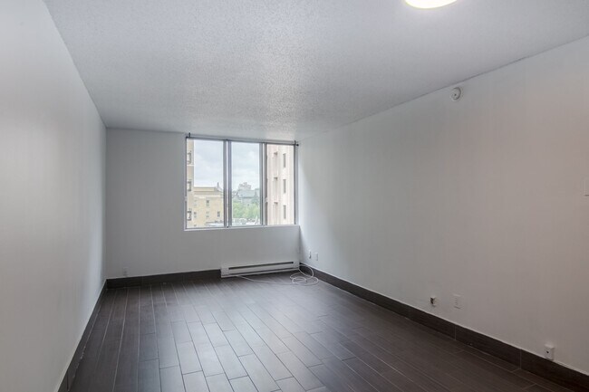 Photo du bâtiment - 2285 Rue St Mathieu