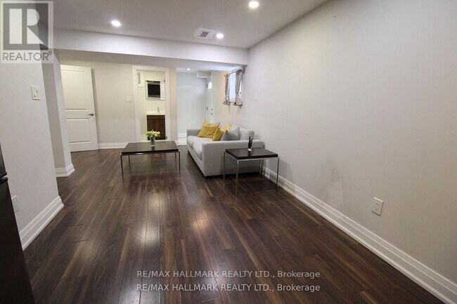 Building Photo - 158 Kingshill Rd