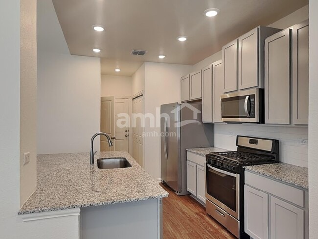 Building Photo - 2721 Meadowood Heights