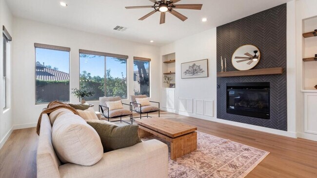 Foto del edificio - 2025 W Calle De Sol