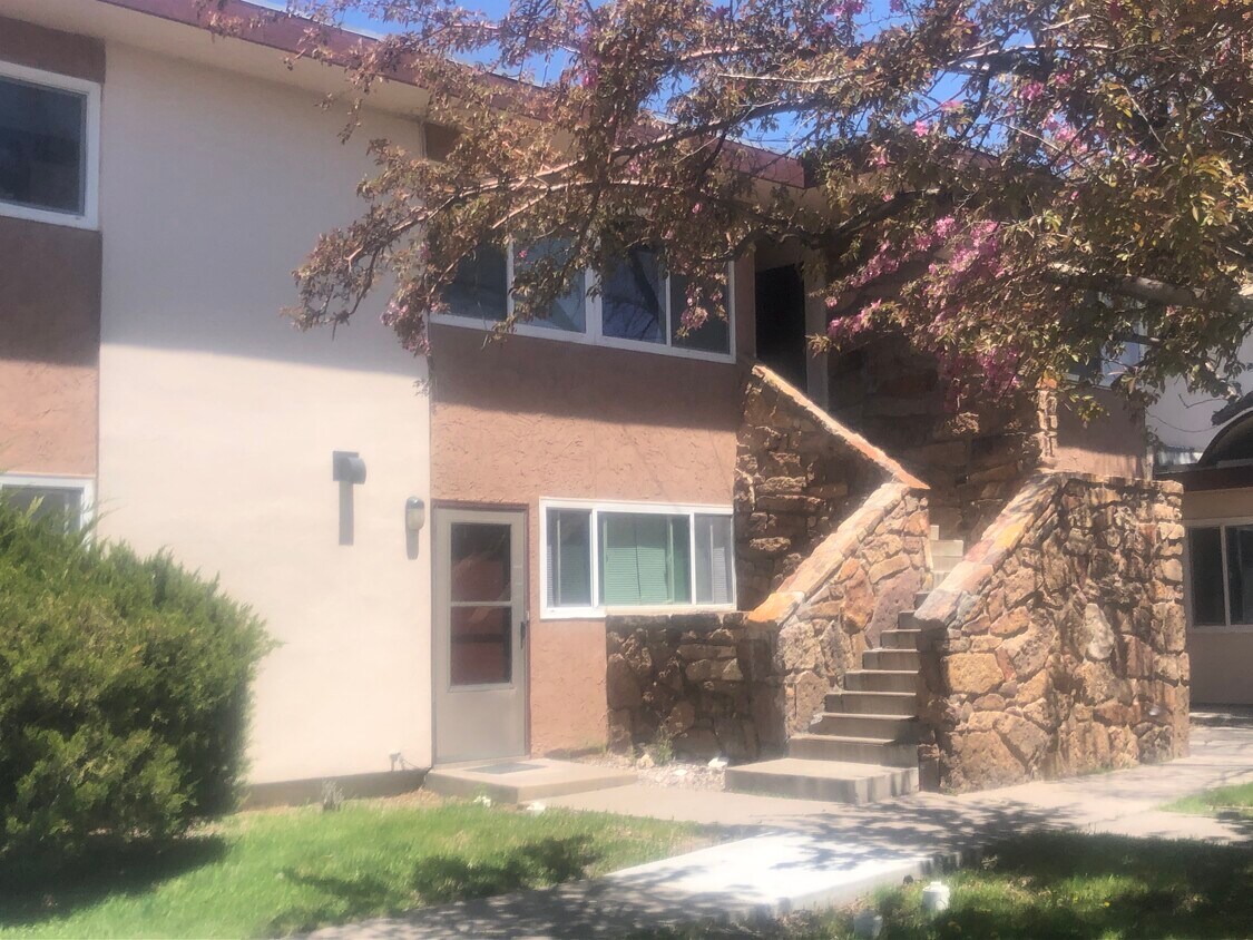 Foto principal - 106 Pike Ave