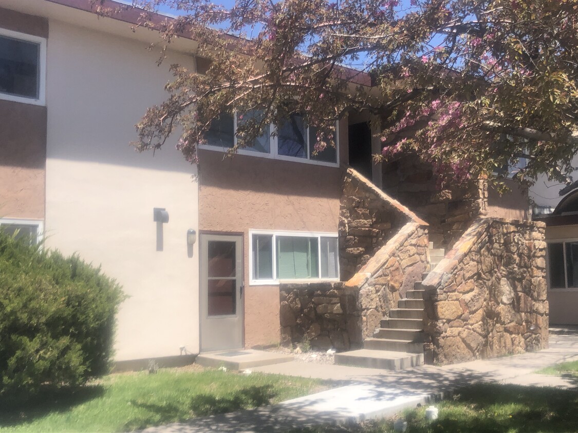 Primary Photo - 106 Pike Ave