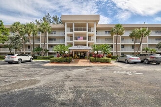 Building Photo - 3051 S Palm Aire Dr