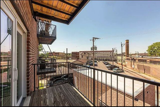 Building Photo - 2442 N Clybourn Ave