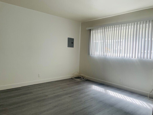 Foto del edificio - 720 Silver Lake Blvd