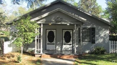 Building Photo - 3015 1/2 Cardinal Dr