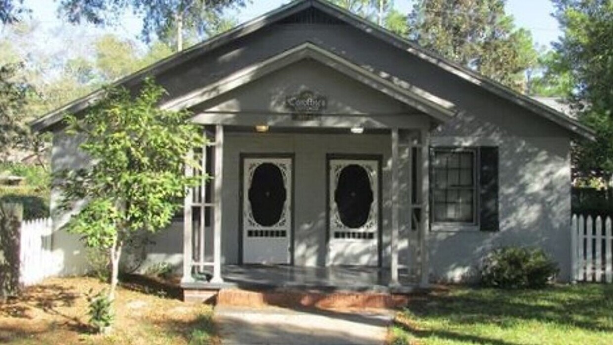 Primary Photo - Adorable Cottage in The Hill Area!