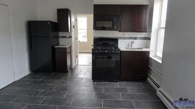 Building Photo - 447 N 5th St