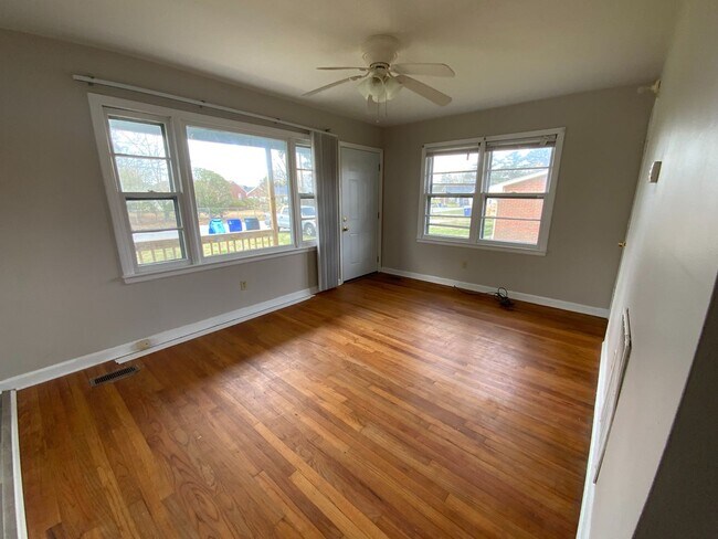 Building Photo - Welcome to Sophia Dr!