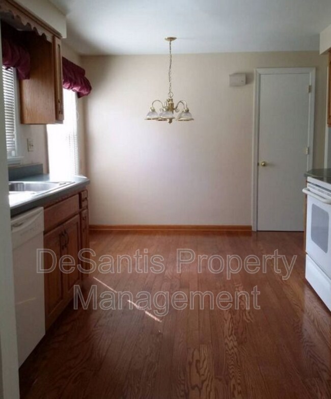 Building Photo - 5545 Brightwood Rd