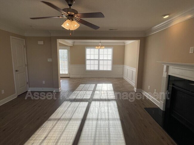 Foto del edificio - 6324 E McMillan Creek Dr