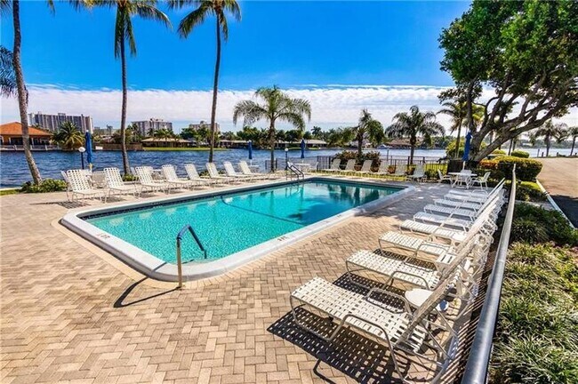 Foto del edificio - 6223 Bay Club Dr