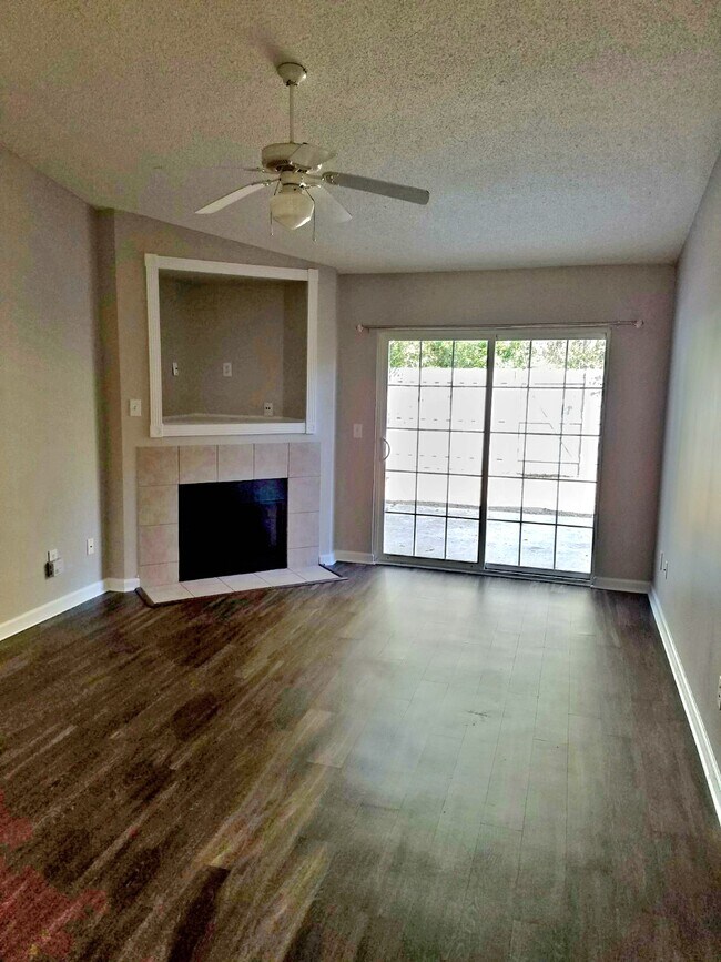 Foto del edificio - 1563 Blaze Ln