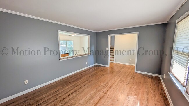 Building Photo - 2400 Lawrence Dr