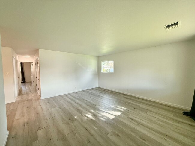 Foto del edificio - 1725 Albion Pl