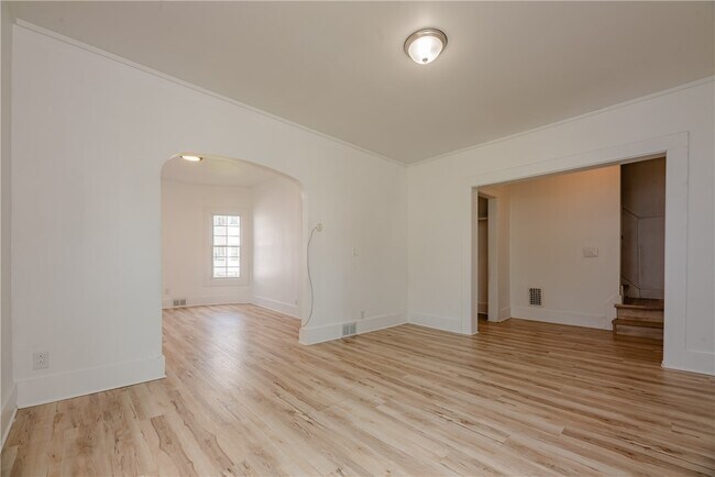 Foto del edificio - 575 Woodbine Ave