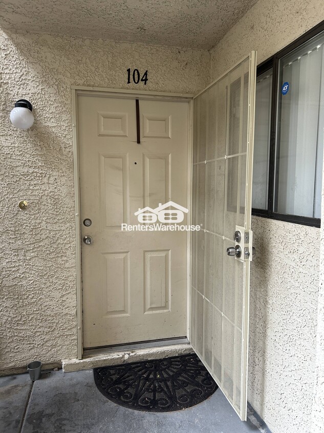 Primary Photo - 970 N Sloan Ln