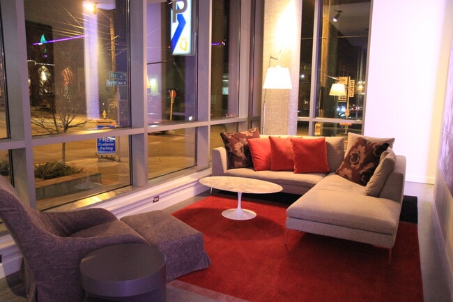 Building Photo - Location! 1Bed, 1 Bath unit in the heart o...