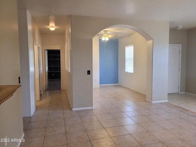 Building Photo - 2964 S Valle Verde
