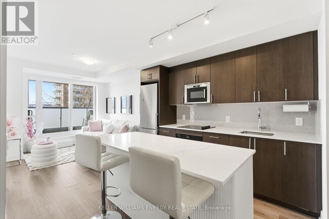 Building Photo - 2545 Simcoe St N