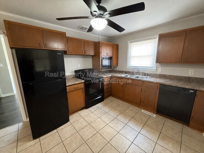 Foto del edificio - 2700 Brightwood Ct