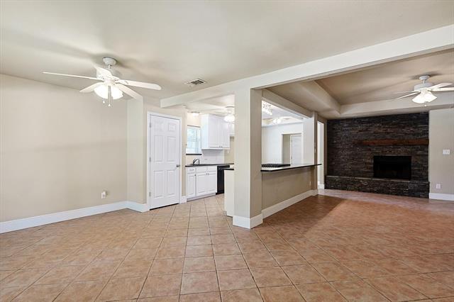 Building Photo - 218 Raintree Dr
