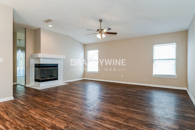 Building Photo - Welcome 2024 in Your Dream Home! 4BED 2BAT...