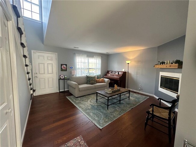 Building Photo - 620 Crab Apple Ln