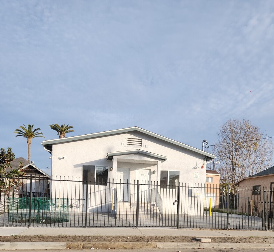 Primary Photo - 1175 E 41st Pl
