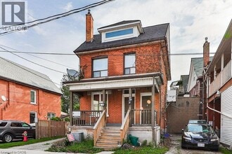 Building Photo - 10 Fairleigh Ave N