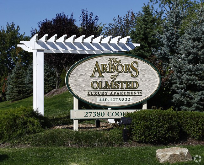 Redwood Olmsted Township Apartments in Olmsted Twp, OH