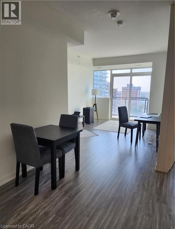 Photo du bâtiment - 128 King St N